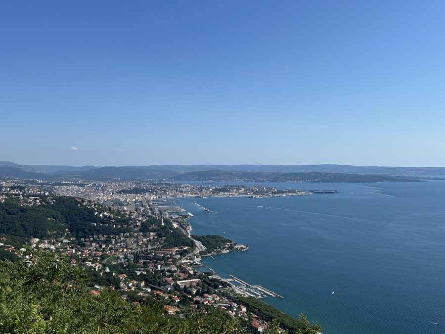 Вид на Триест и Адриатическое море