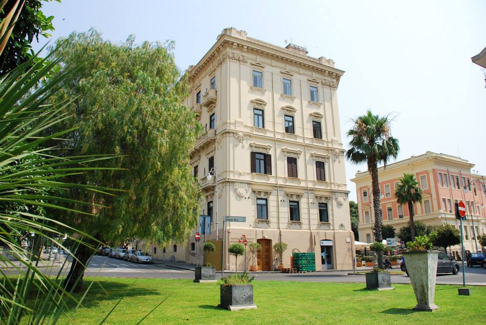 Школа Accademia Leonardo Salerno